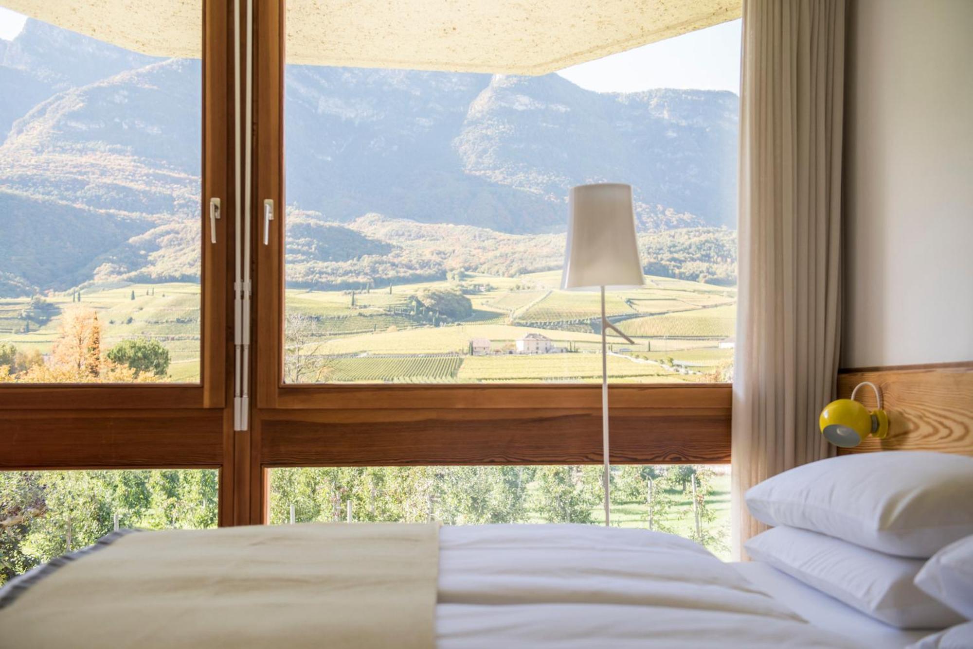 Seehotel Ambach Caldaro Bagian luar foto